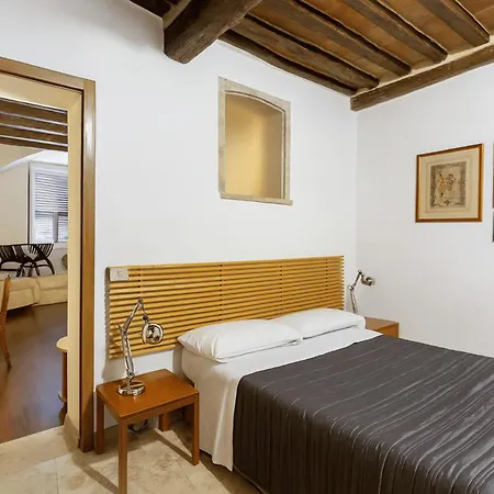 The Balcony - Piazza Del Campo Siena