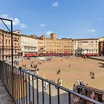 The Balcony - Piazza Del Campo Apartment *