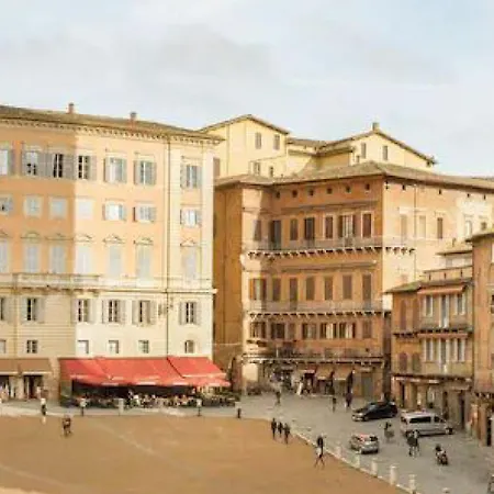 The Balcony - Affaccio Su Piazza Del Campo